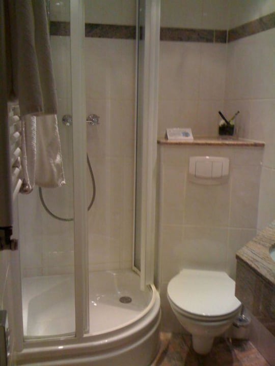 Bad mit Dusche Parkhotel Fritz am Brunnen