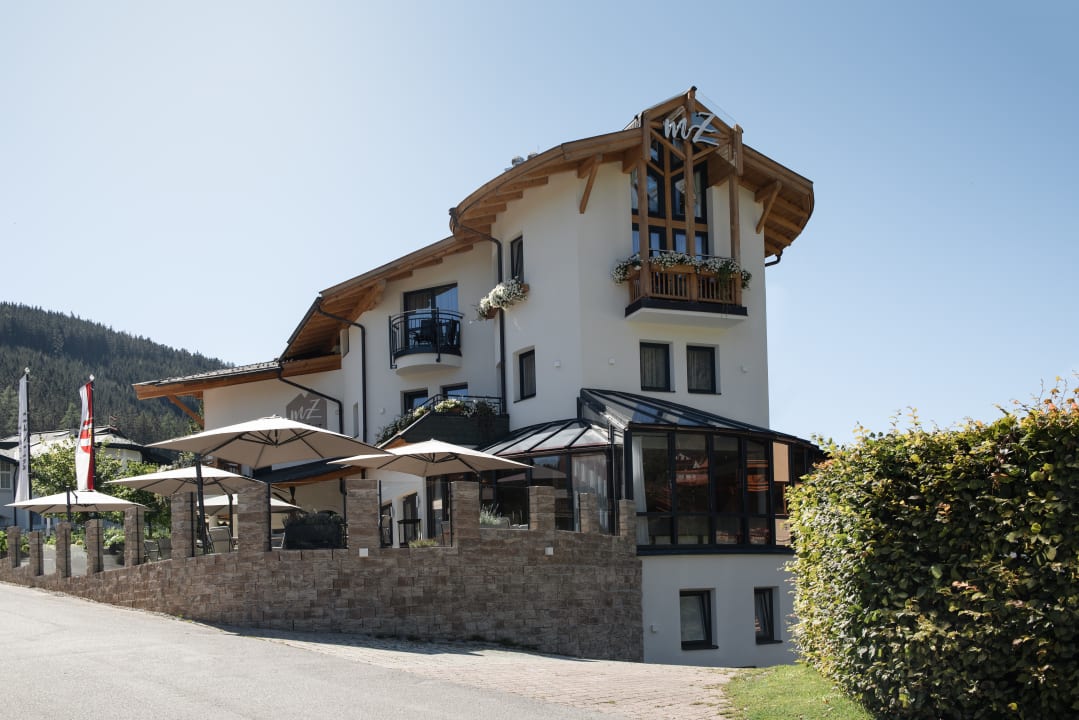 Außenansicht Hotel meiZeit Lodge in Filzmoos