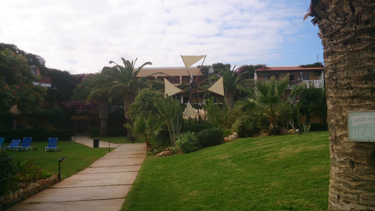 Zum Hotel Anissa Beach & Village