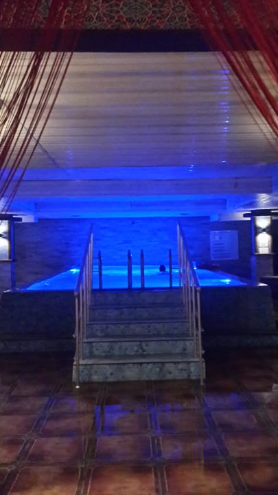 Hallenbad im Sauna Bereich. Tac Premier Hotel & Spa