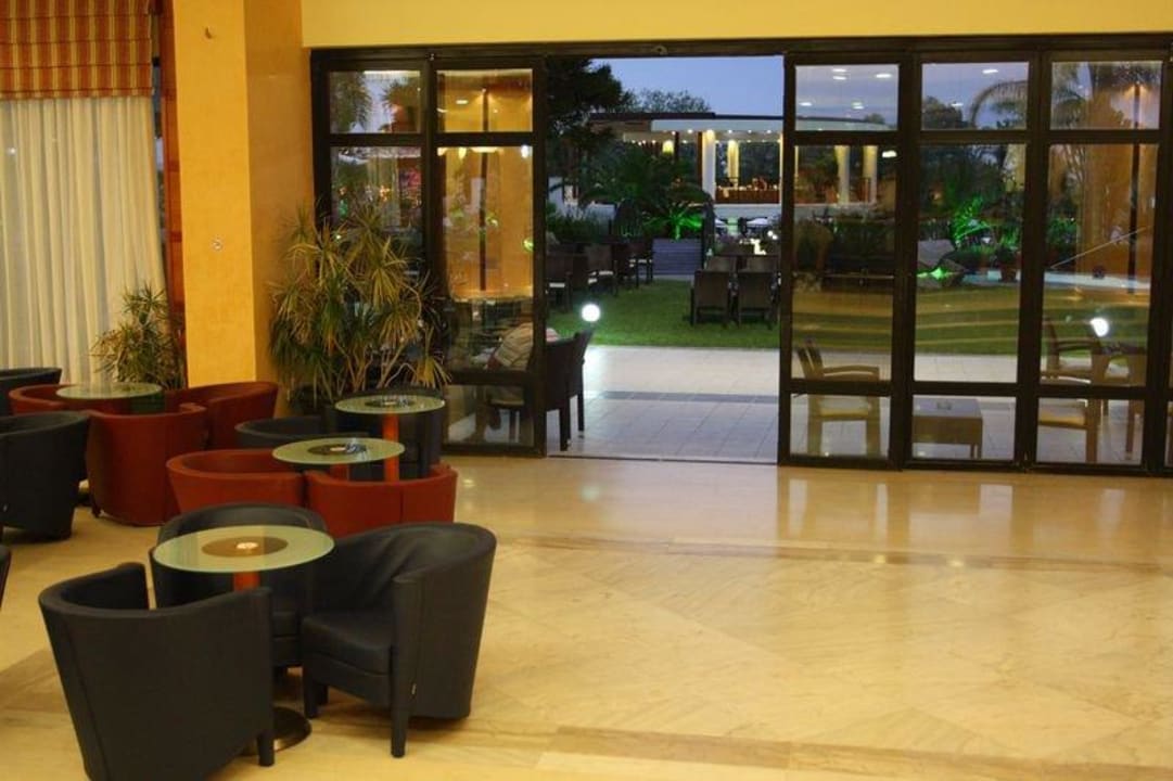 Bar und Ausgang zum Garten Hotel Calypso Beach