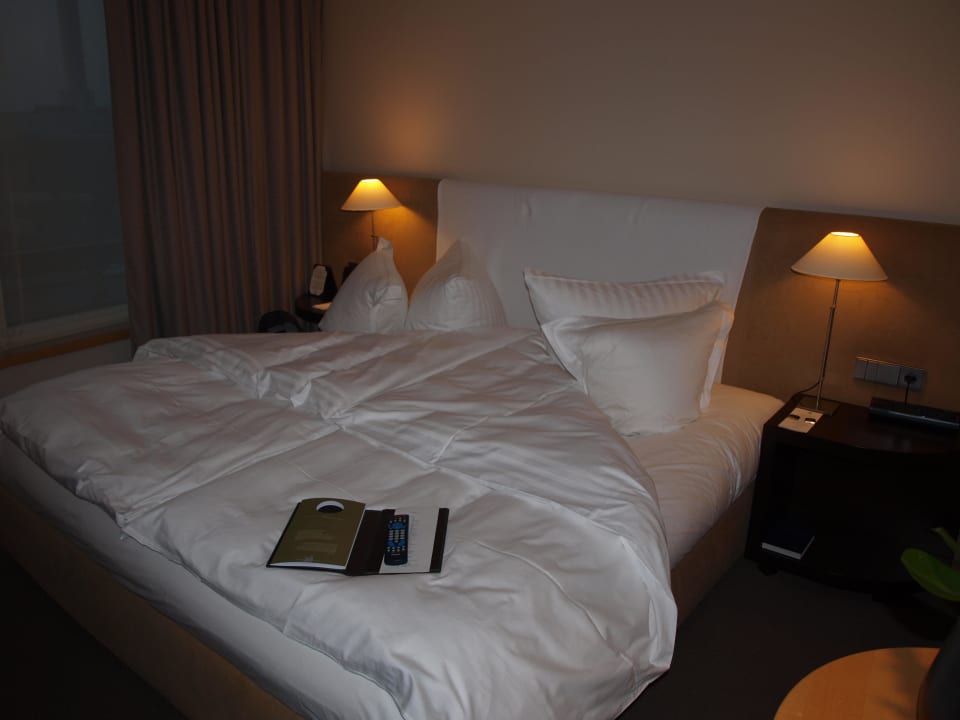Das Bett vom DZ The Ritz-Carlton Wolfsburg