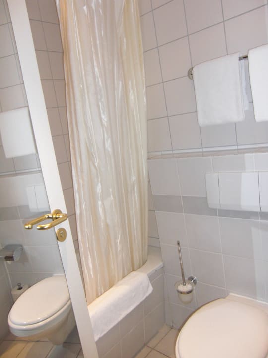 Aber ein wenig Platz Leonardo Hotel Hamburg Airport