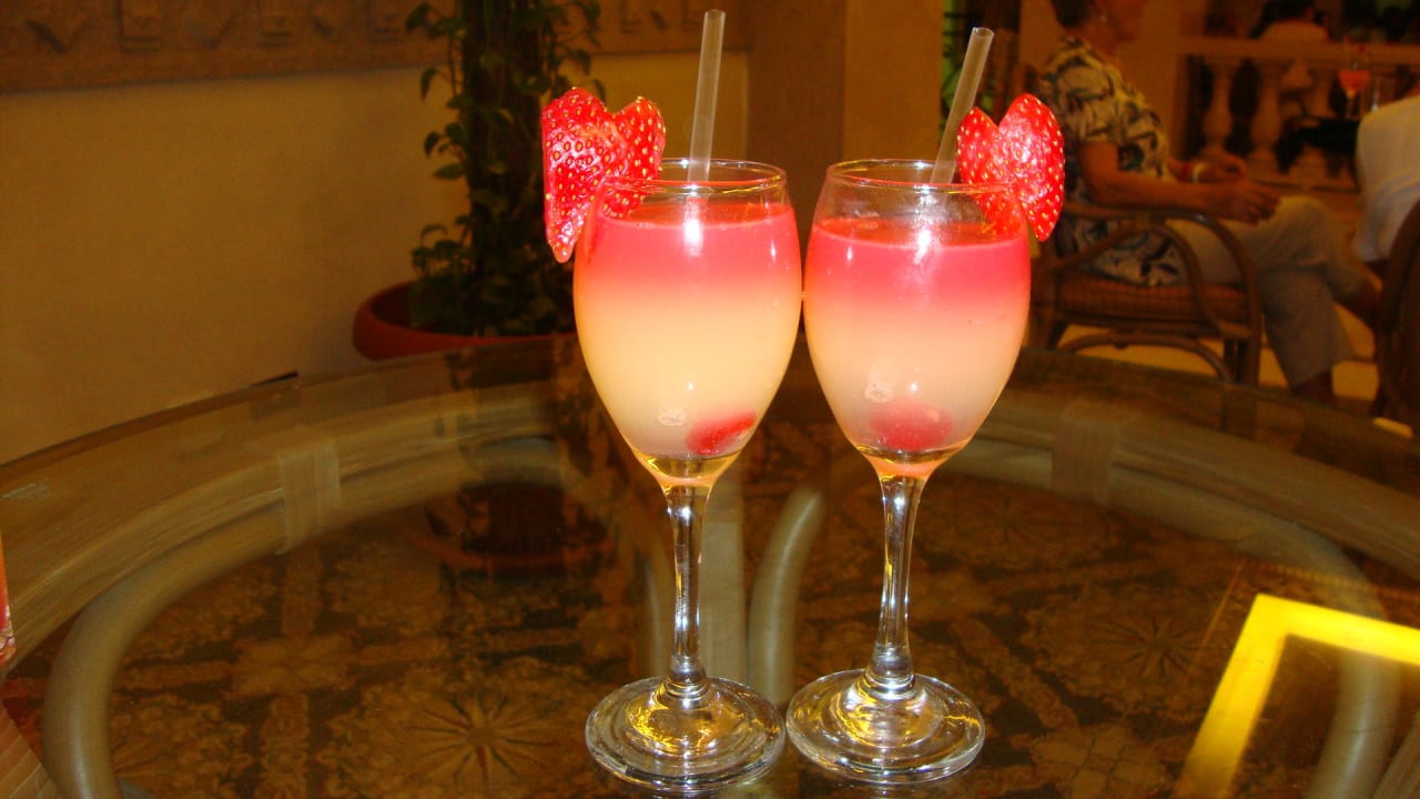 Einer von über 500 Valentinscocktails  Titanic Beach Spa & Aqua Park