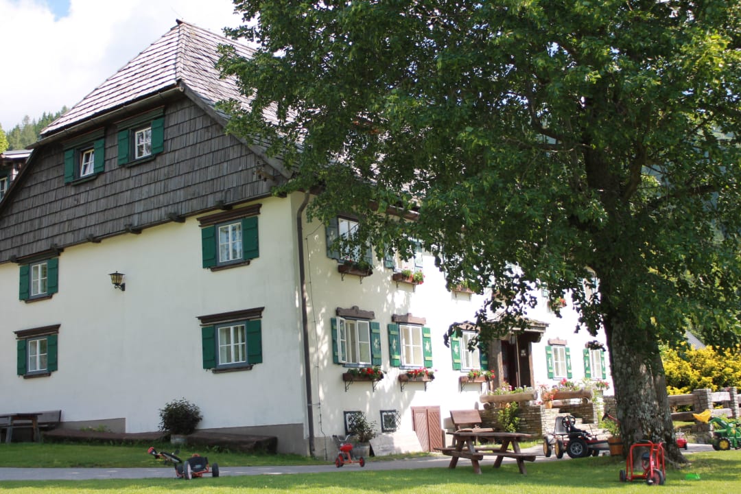 Seitenansicht des Bauernhofs Pension Kobichl