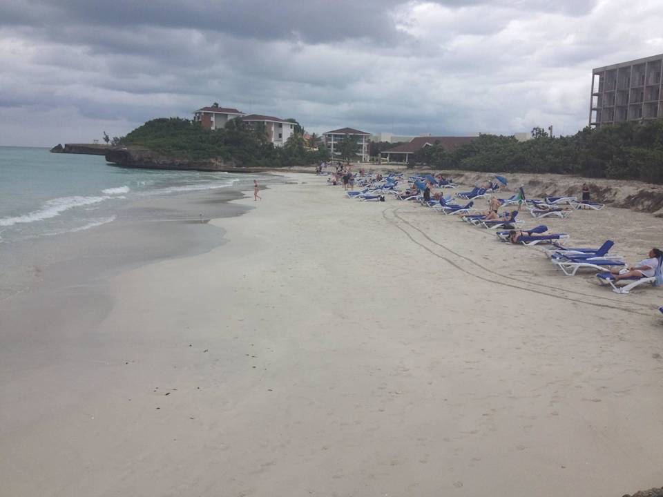 Linker Strand / Baustelle im Hintergrund Playa Vista Azul