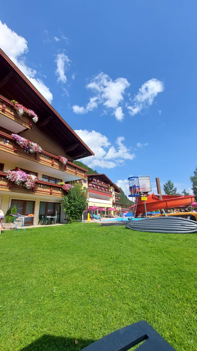 Außenansicht Hotel Bellevue am See