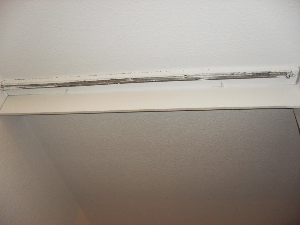 Vergammelte Gardinenleiste Days Inn Leipzig City Centre