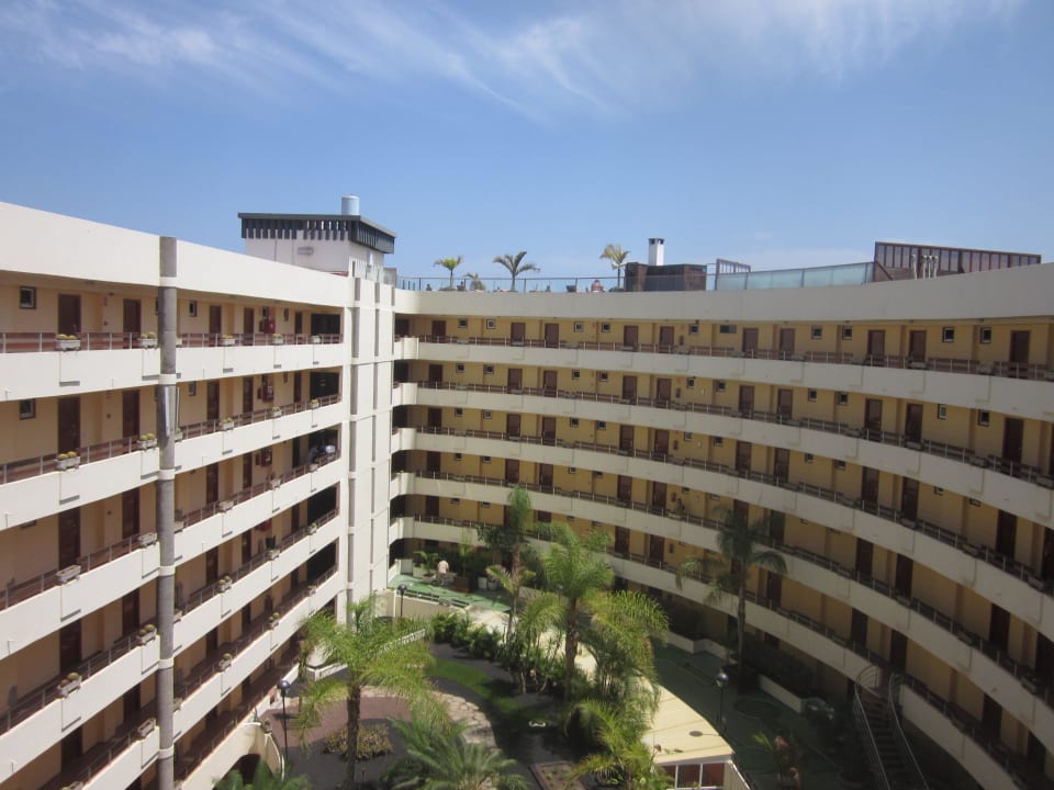 Innenhoff mit Minigolfplatz Bull Escorial & Spa