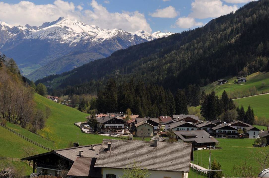Ausblick vom Hotelzimmer ins Tal Berghotel Ratschings