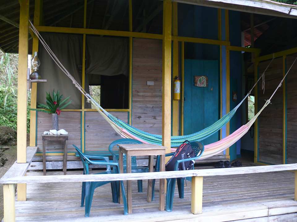 Hängematten vor den Zimmern Ecolodge El Cantil