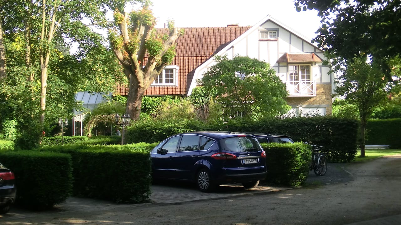 Außenansicht mit Parkplat Gasthof Groenhove