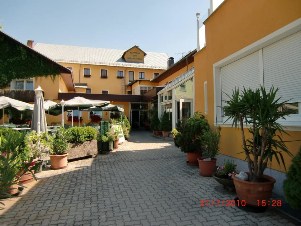 Der Eingangsbereich vom Parkplatz Hotel Goldener Löwe