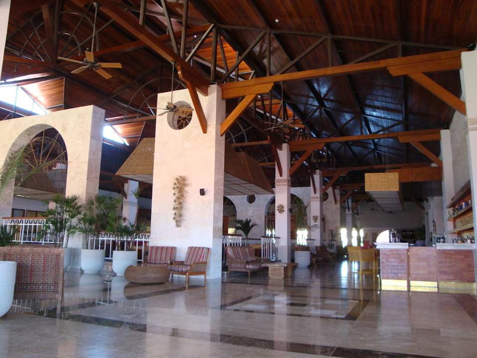 Lobbybereich vor der Hauptbar Grand Palladium Imbassai Resort & Spa