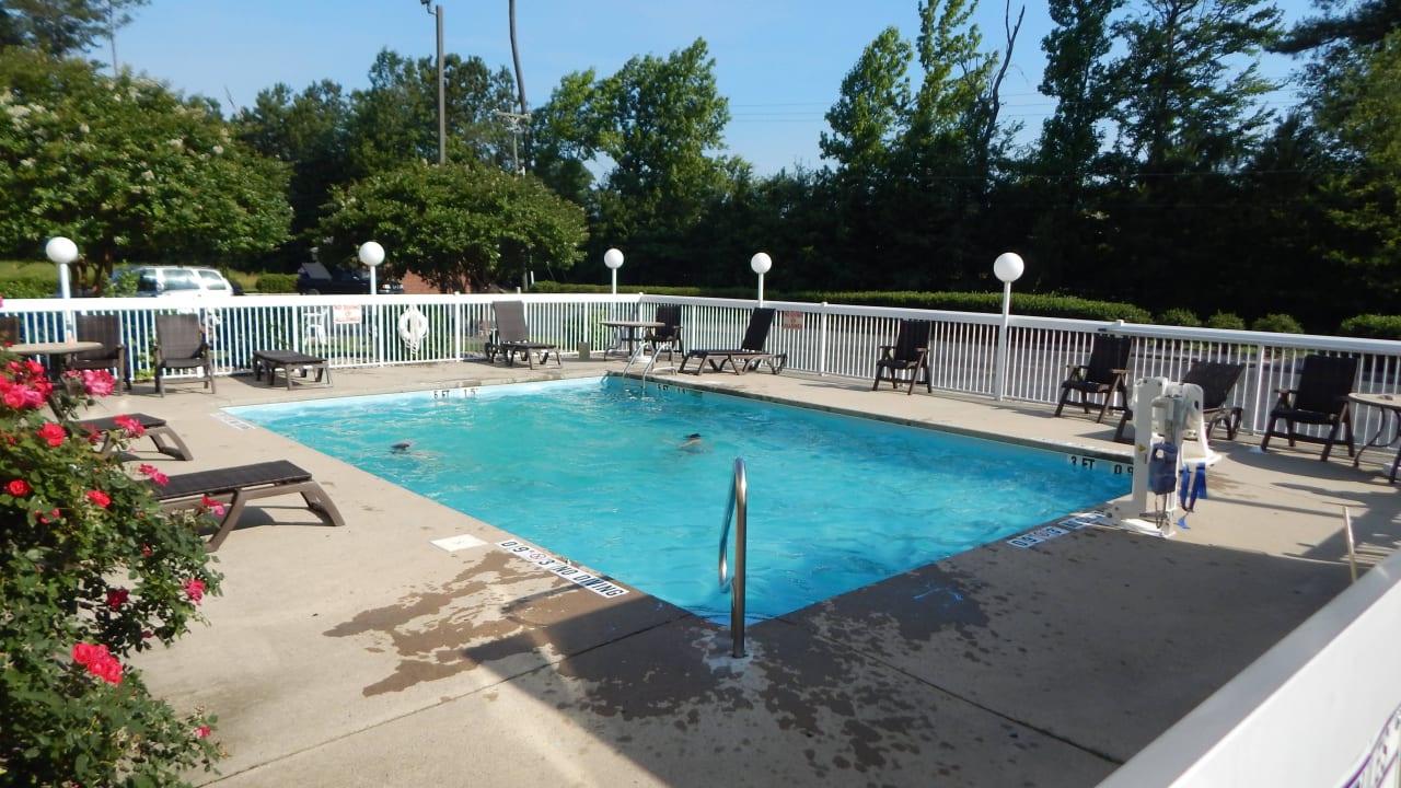Pool SureStay Plus by Best Western Tarboro