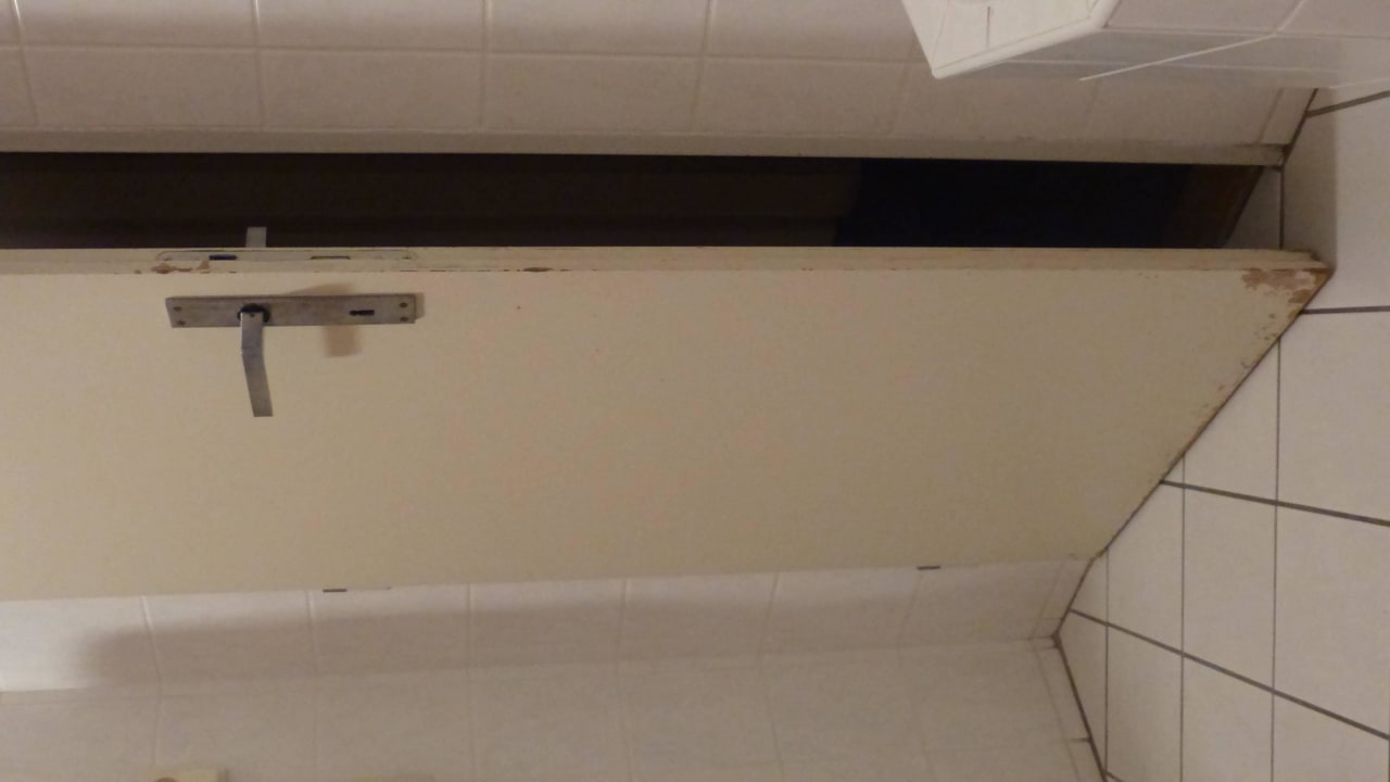 App. 211 - die Bad Tür wurde beim renov. vergessen Orea Spa Hotel Bohemia