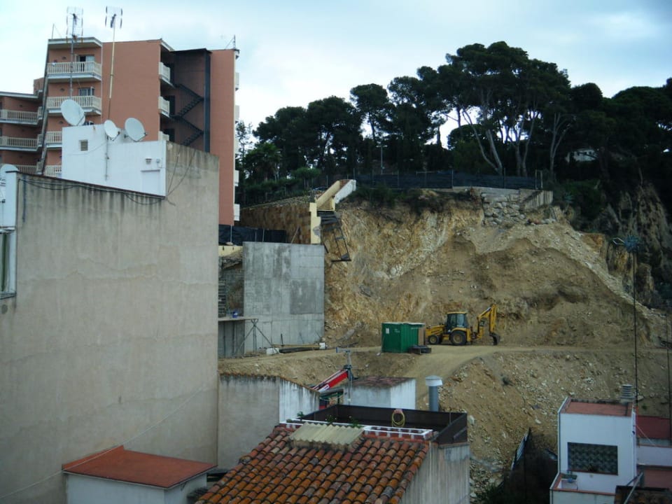 Blick auf Baustelle Hotel Alba Seleqtta