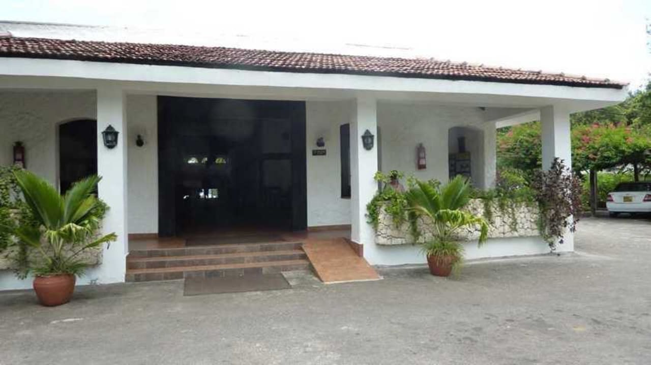 Eingang zur Lobby Hotel Diani Sea Lodge