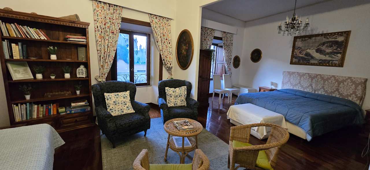 Zimmer Catherine's Home