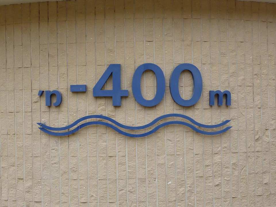 Tiefenangabe am Toten Meer Hotel Oasis Dead Sea