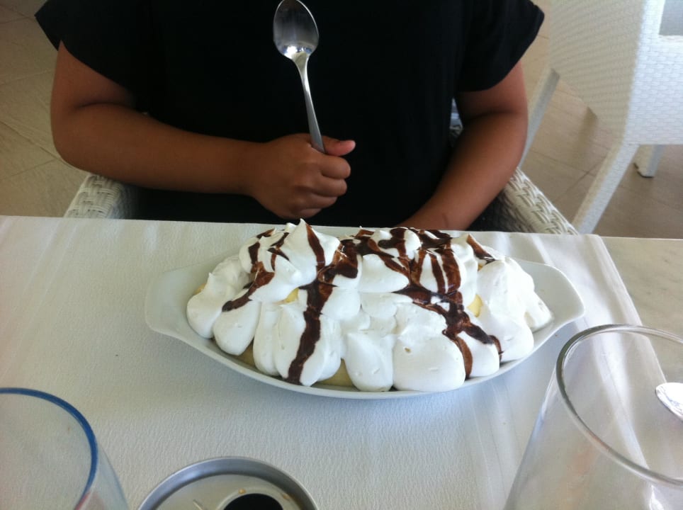 Dessert  beim Poolrestaurant Radisson Blu Palace Resort & Thalasso Djerba