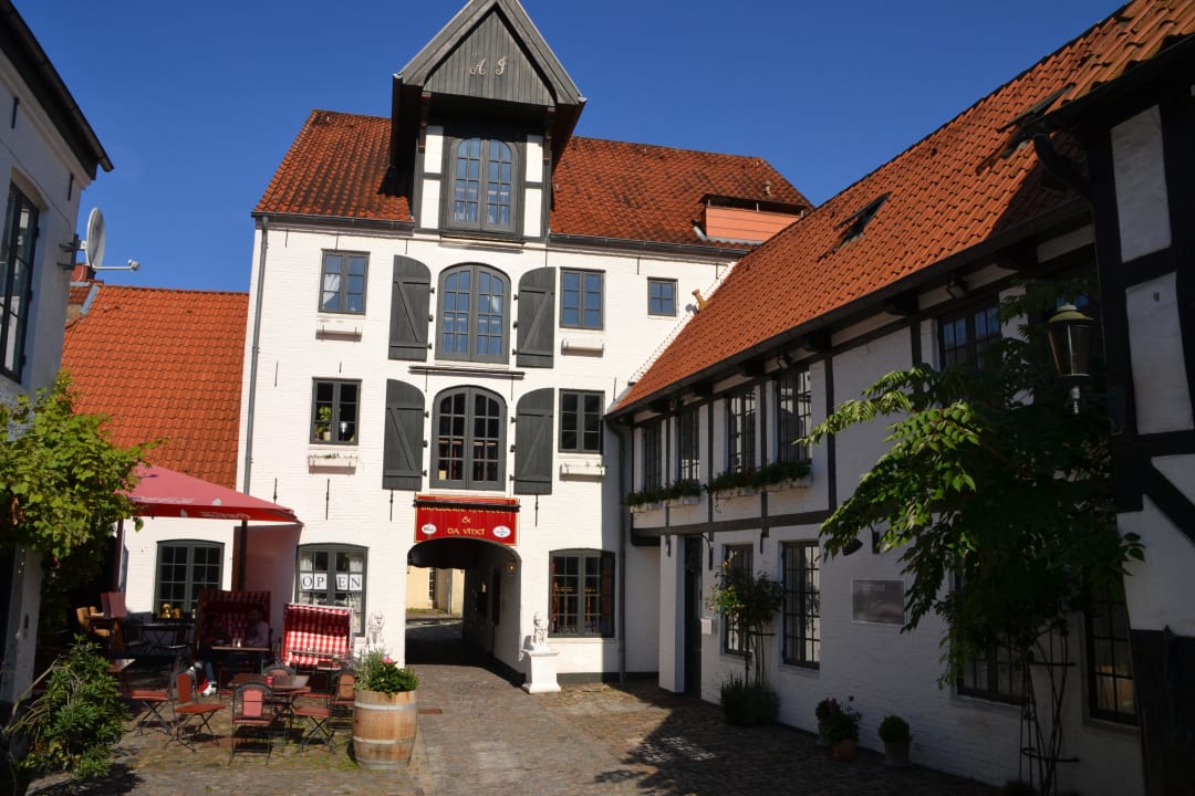 Brasseriehof mit Speichergebäude Ferienwohnung Kolonialwarenspeicher