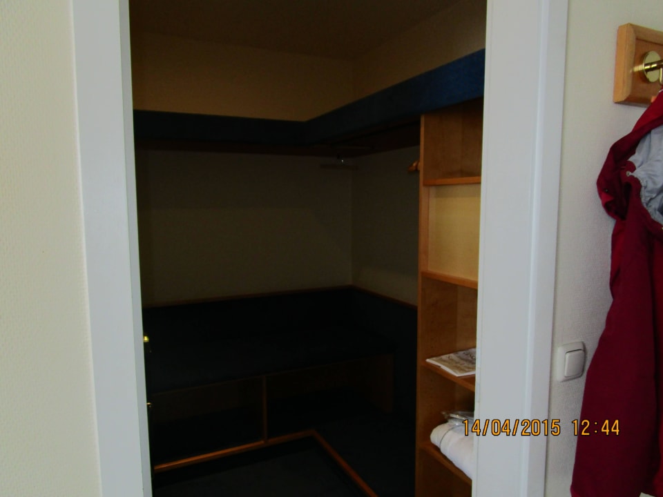 Gepäckablage   sehr groß Wyndham Duisburger Hof