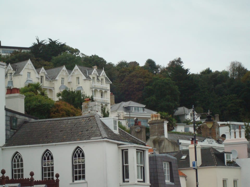Blick vom Hafen zum Hotel Somerville Hotel