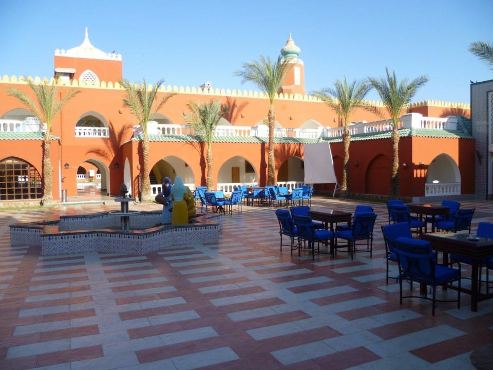 Relax Zone an der Lobby Pickalbatros Alf Leila Wa Leila Resort - Neverland Hurghada