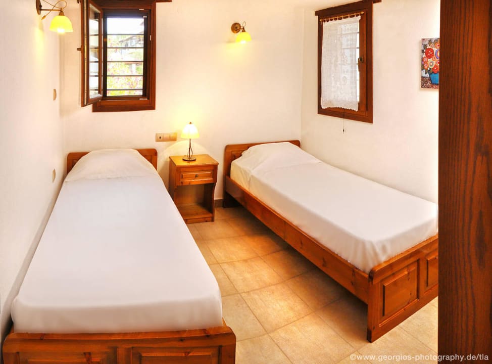 "Petrino" Stone House Second Bedroom Kamares House