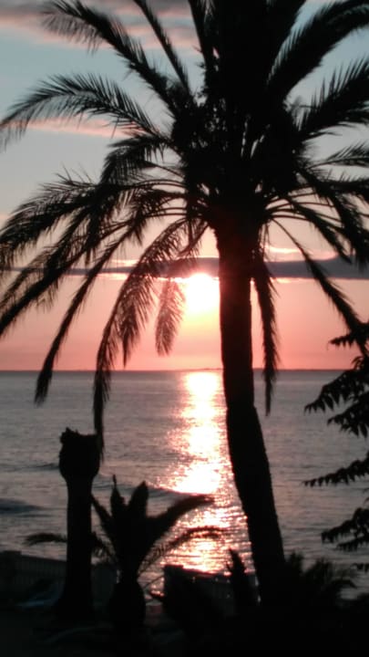 Amanecer Hotel Carlos III