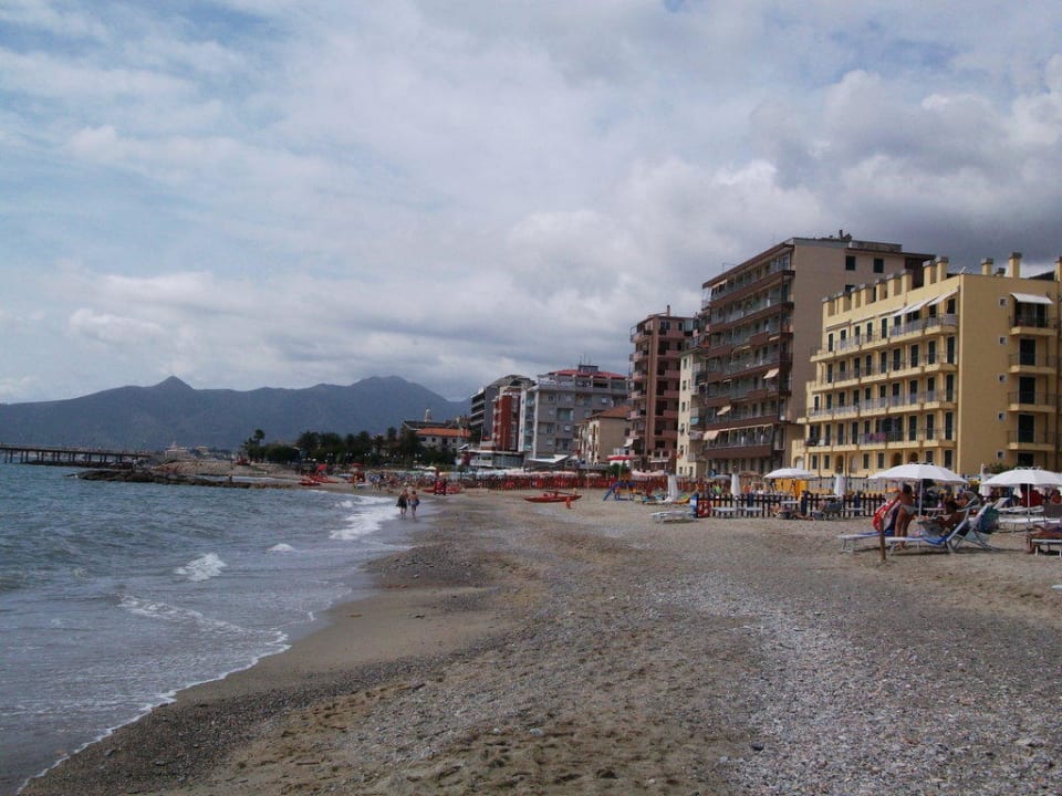 Strand von Pietra Ligure Hotel De La Plage