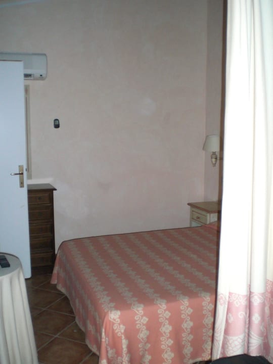 Bett in Nische Colonna Country & Sporting Club