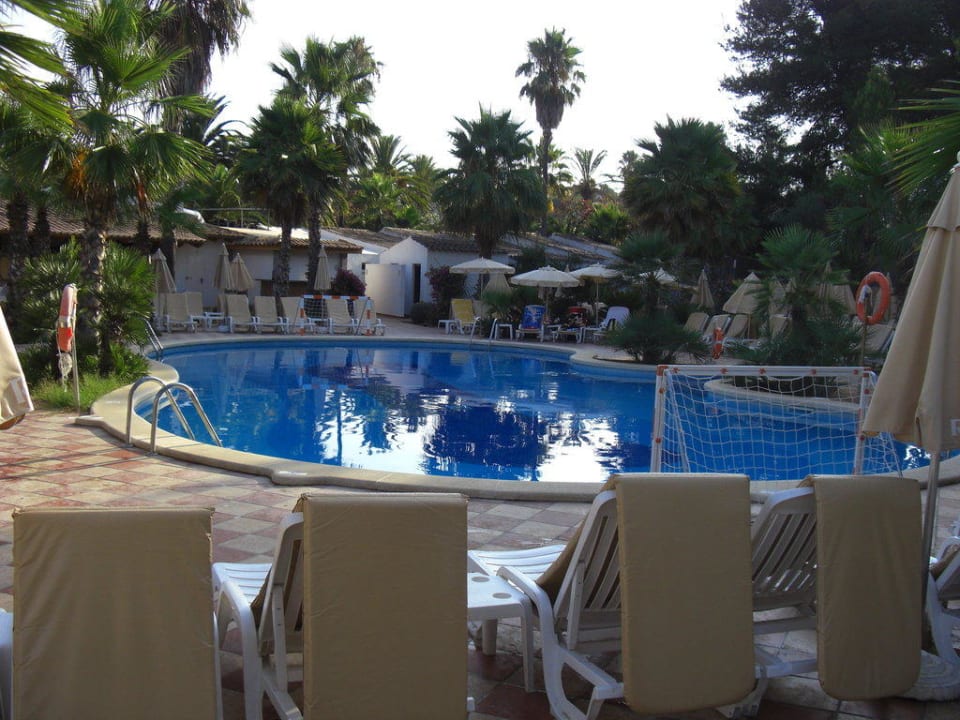 Einer von zwei größeren Pools Flipflop Cala Romantica