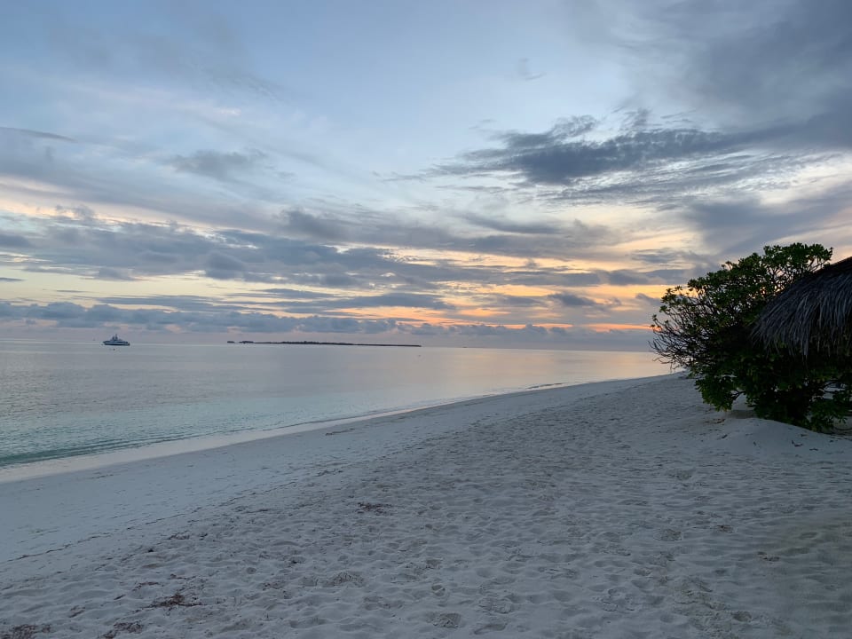 Strand Kuredu Island Resort & Spa