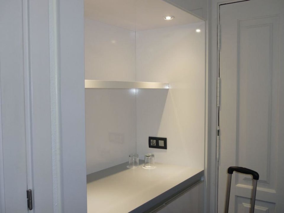 Ablage inkl. Kühlschrank (unten drunter) Ole Tropical Tenerife