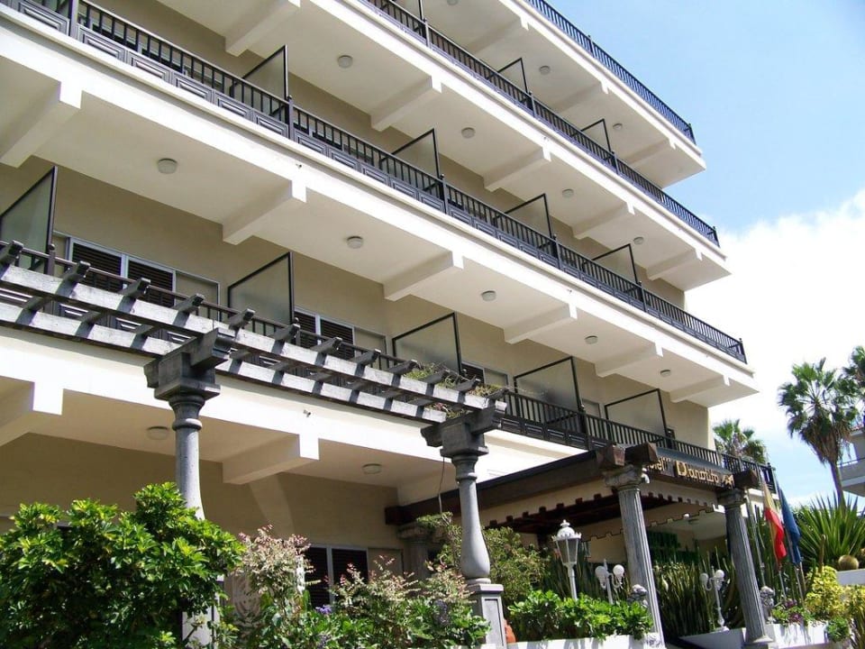 Das Hotel von der Straße aus Hotel Don Manolito