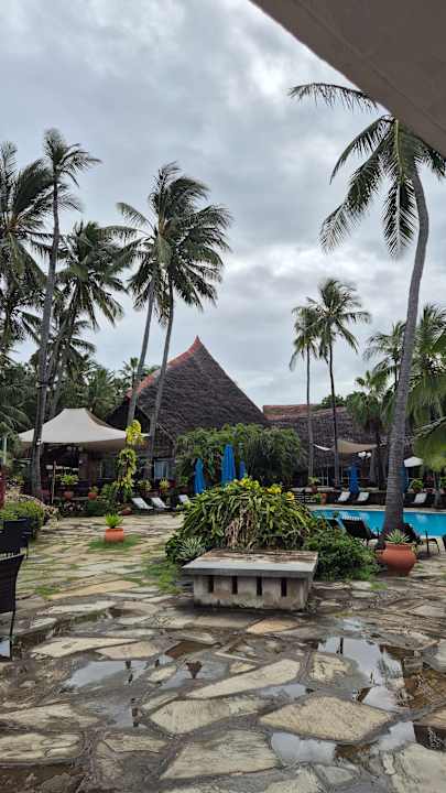 Pool Bahari Beach Hotel