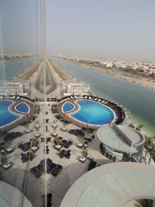 Pool und Umgebung Hotel Novotel Abu Dhabi Gate