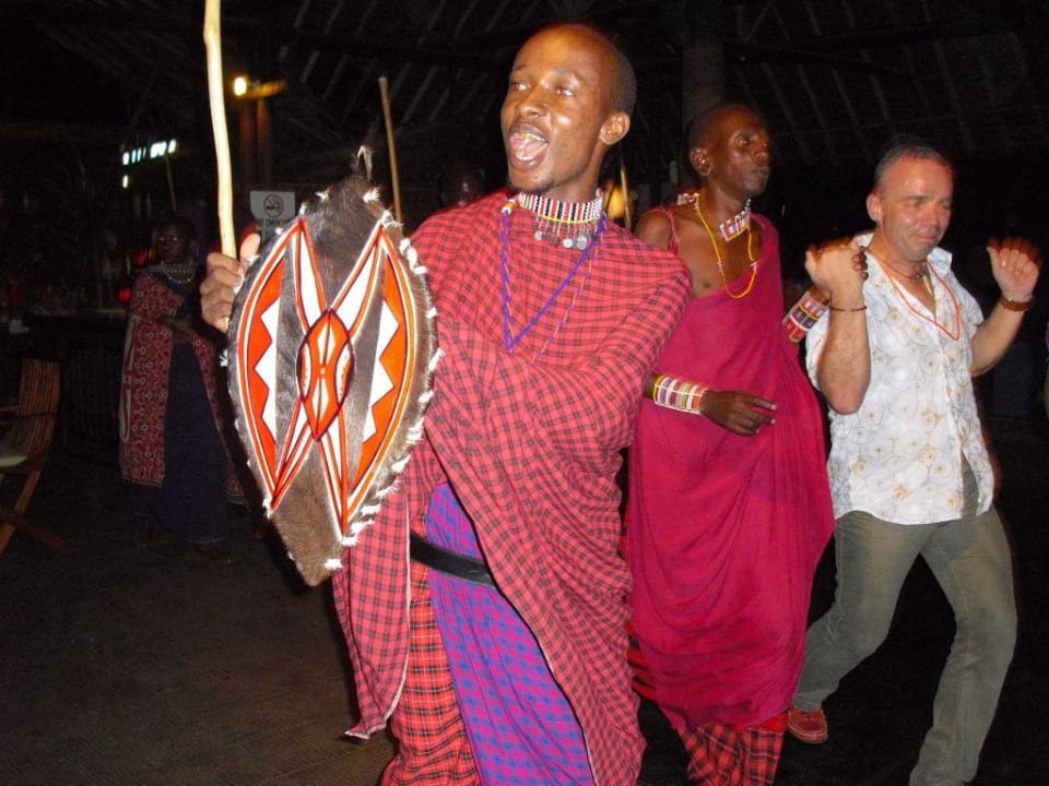 Tanzen mit Massai Reef Hotel Mombasa