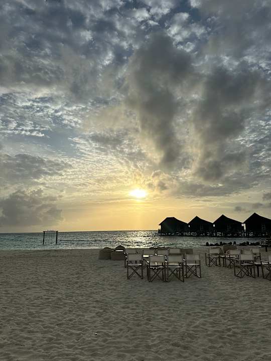 Strand Kuredu Island Resort & Spa