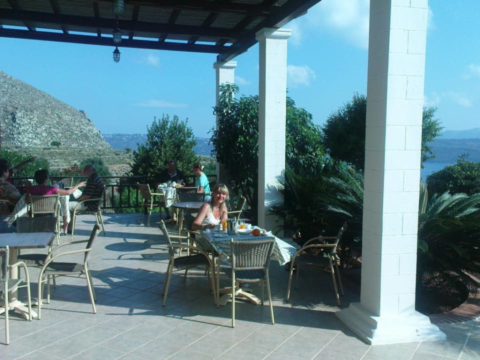 Frühstück auf der Terrasse Hotel Areti