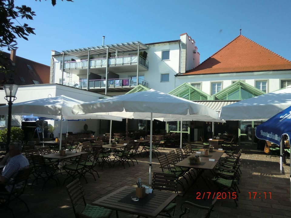 Biergarten Schloss Helmsdorf