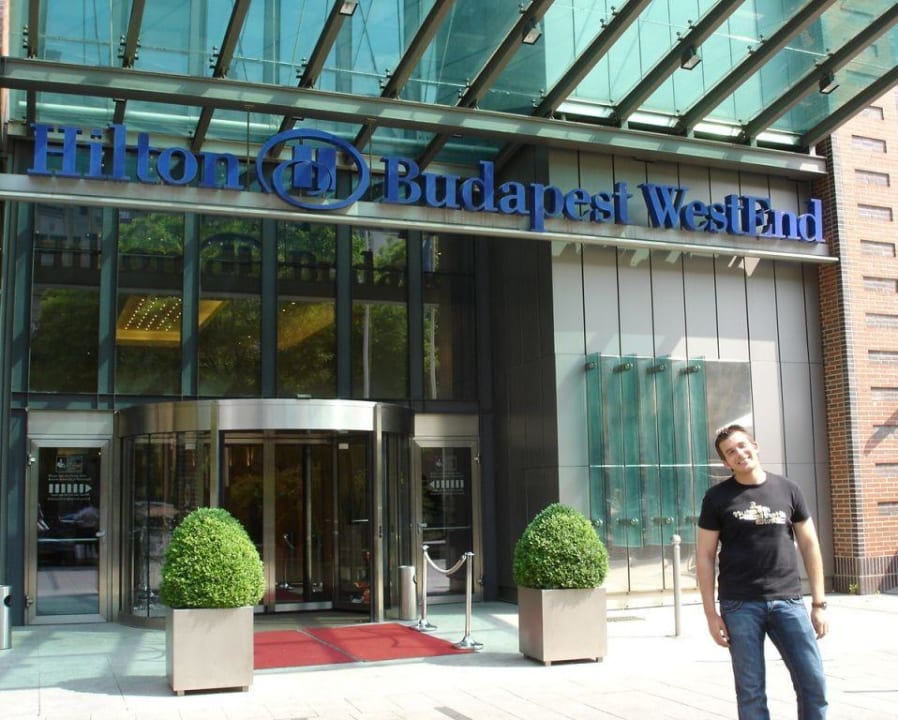 Hoteleingang Crowne Plaza Budapest, an IHG Hotel