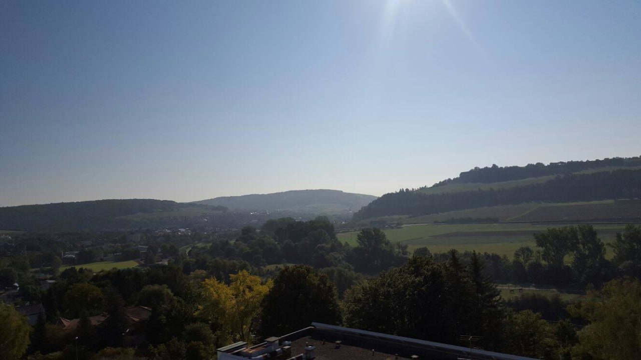 Blick vom Hotel auf die Romantische Straße  Vitalhotel König am Park