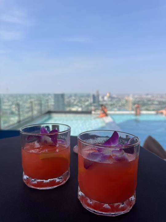 Pool The Quarter Ari by UHG