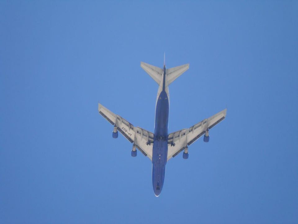 Flugzeuge überm Bauch Ghazala Beach