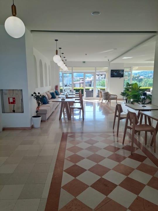 Lobby Athina Agios Stefanos
