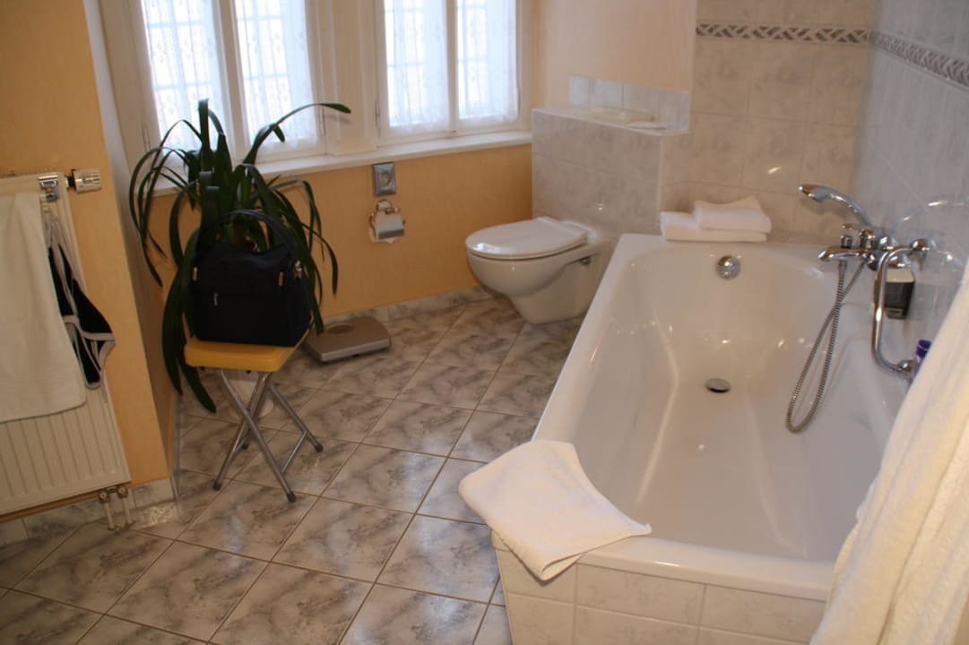 Bad vom Hochzeitszimmer Romanik Hotel & Spa Wasserschloss Westerburg