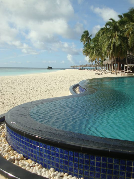 Wunderschöne Poolanlage Veligandu Maldives Resort Island
